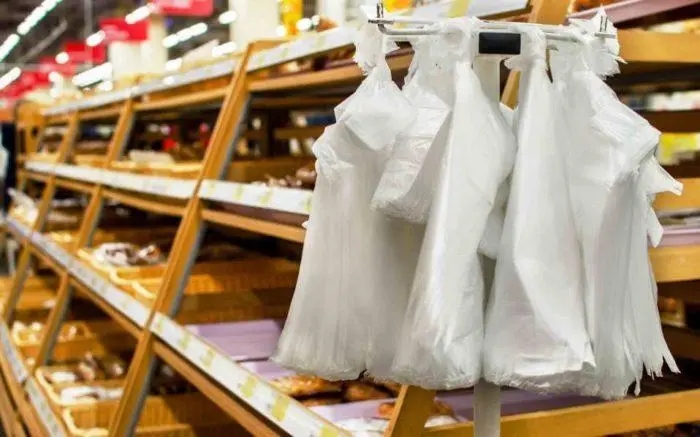 深圳在行动：两家店因塑料袋被罚，以不合格冒充！