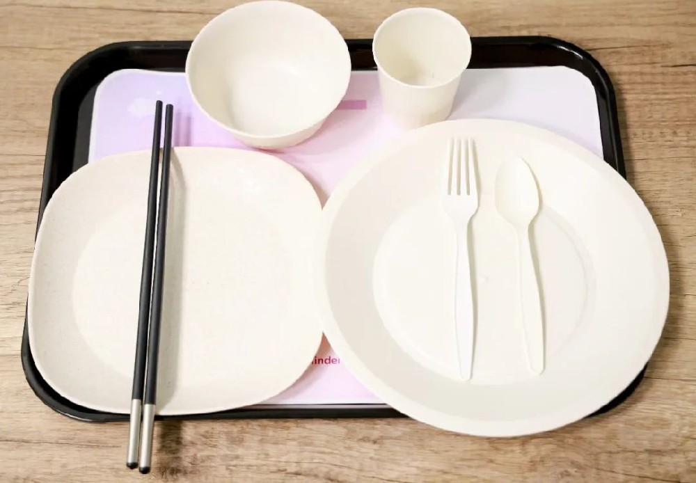 杭州亚运会：餐具是PLA，餐盘是稻壳，餐台是纸基……